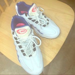 Air max sneakers size 7 gently used